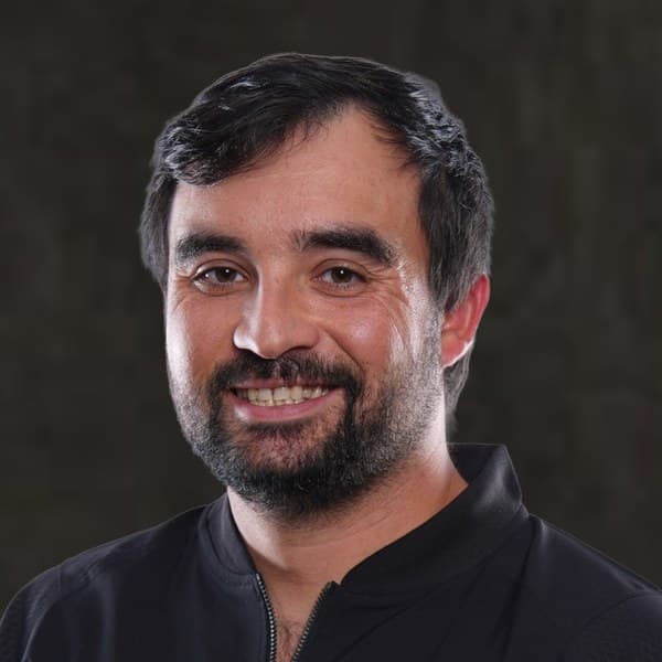 Devin Cruz headshot